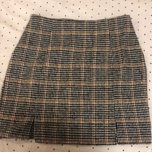 Plaid skirt. Never worn. Size small.